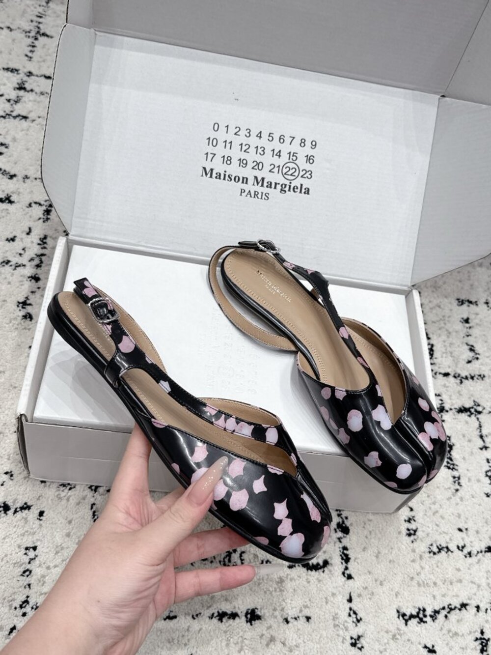 Maison Margiela Tabi split-toe flats with cherry blossom petal print - Picture 5 of 8